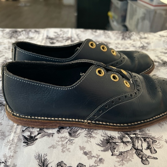 Classic Women's Black Leather Wingtip Shoes with Gold Eyelets - Picture 3 of 4